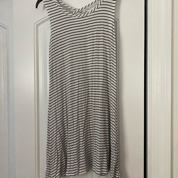 Dress - Picture 1 of 2